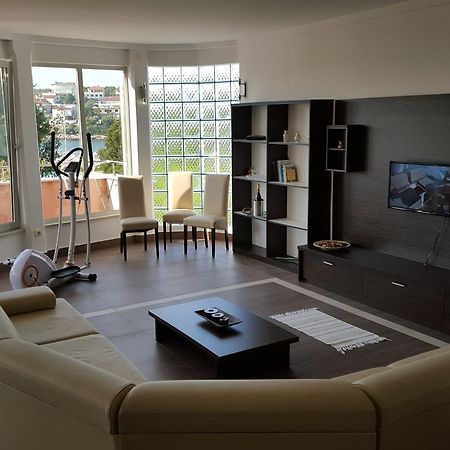 Apartments Seafront Villa Pula Exterior photo
