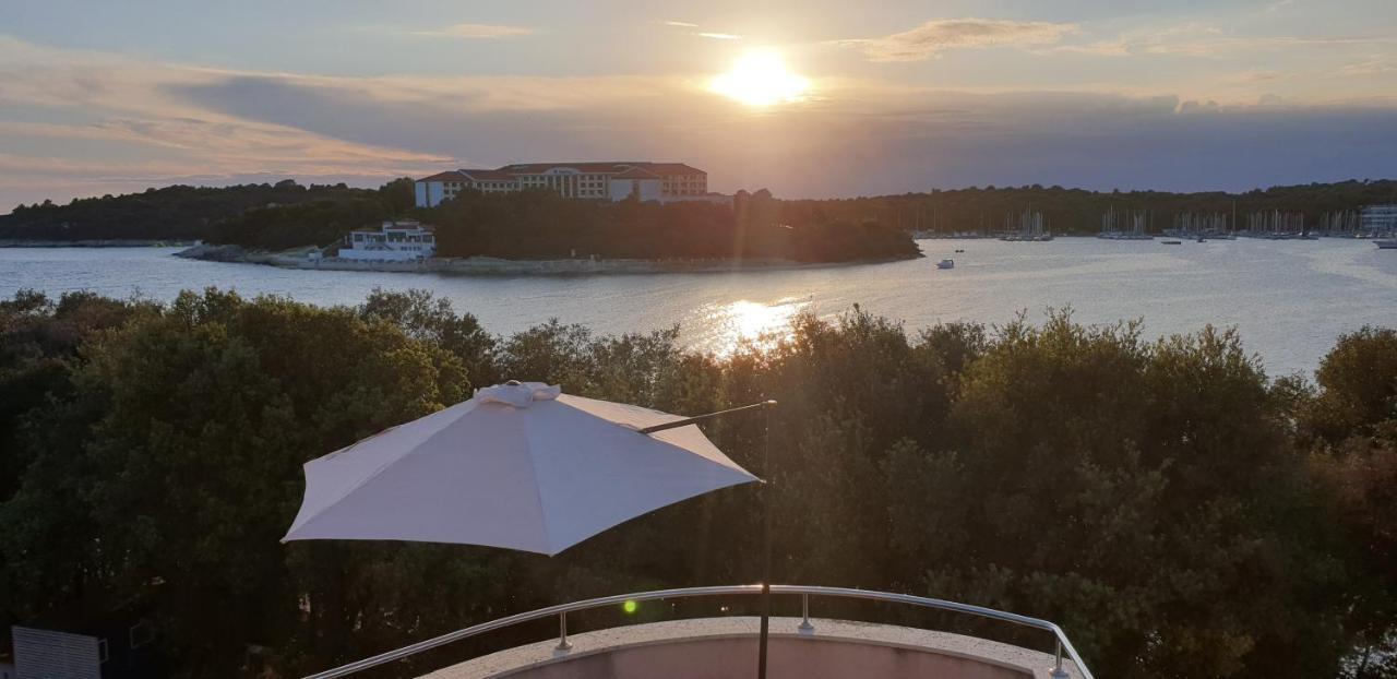 Apartments Seafront Villa Pula Exterior photo